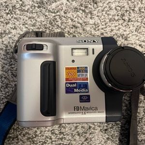 Vintage Sony FD Mavica Camera